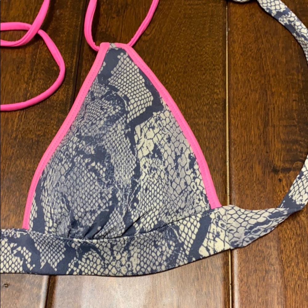 Victoria's Secret bikini - Picture 4 of 9